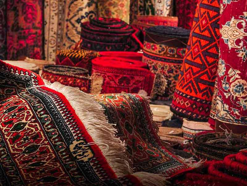 Galerie du Château Tapis d’Orient & Restauration à Brest : Nettoyage, lavage, réparation, restauration de tapis en Bretagne : Profitez de notre expertise en nettoyage et restauration de tapis anciens près de chez vous, en Bretagne. Nos équipes se déplacent pour redonner vie à vos textiles les plus précieux : dépoussiérage / dessablage et nettoyage de tapis. Restauration de tapis et tapisserie, réparation de lisières, franges. Relainage. Création de teinte, ravivement des couleurs, traitement des trames, Galerie du Château Tapis d’Orient & Restauration à Brest