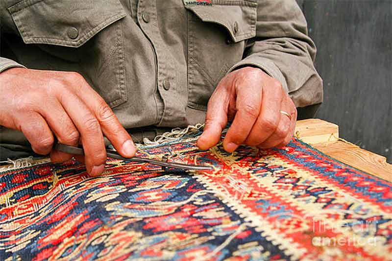 Re-lainage tapis - Galerie du Château Tapis d’Orient & Restauration : Re-lainage et création de teinte pour tapis - Re-lainage et création de teinte pour tapis à Brest et toute la Bretagne : Re-lainage et création de teinte pour tapis et tapisserie . Raviver l’éclat de vos tapis. Livraison de tapis après restauration