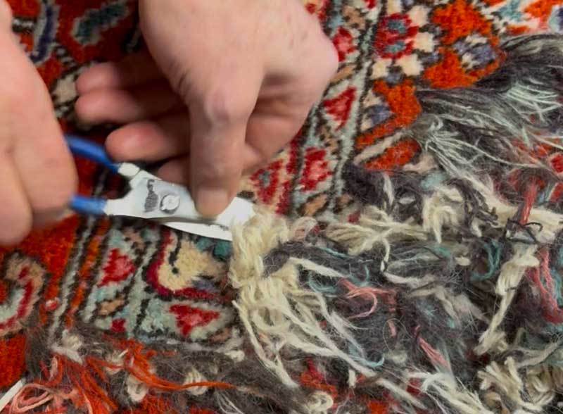 Galerie du Château Tapis d’Orient & Restauration à Brest : Nettoyage, lavage, réparation, restauration de tapis en Bretagne : Profitez de notre expertise en nettoyage et restauration de tapis anciens près de chez vous, en Bretagne. Nos équipes se déplacent pour redonner vie à vos textiles les plus précieux :  dépoussiérage / dessablage  et nettoyage de tapis. Restauration de tapis et tapisserie, réparation de lisières, franges. Relainage. Création de teinte, ravivement des couleurs, traitement des trames, Galerie du Château Tapis d’Orient & Restauration à Brest 
